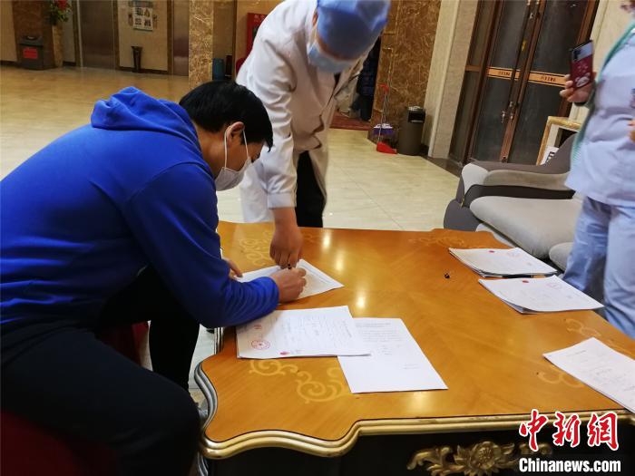 ‘YABO鸭脖官网’广东20家医疗机构乱收费发改委列医疗费六骗局(图2) YABO鸭脖官网